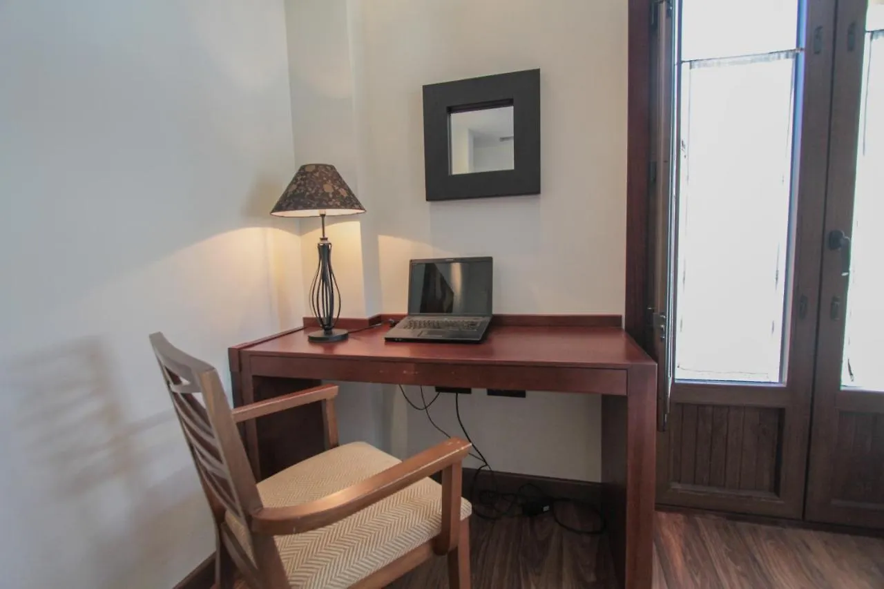 아파트호텔 Apartamentos Turisticos Aguas De Víznar